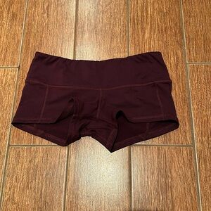 Like new FLEO low rise contour shorts. Size medium.
